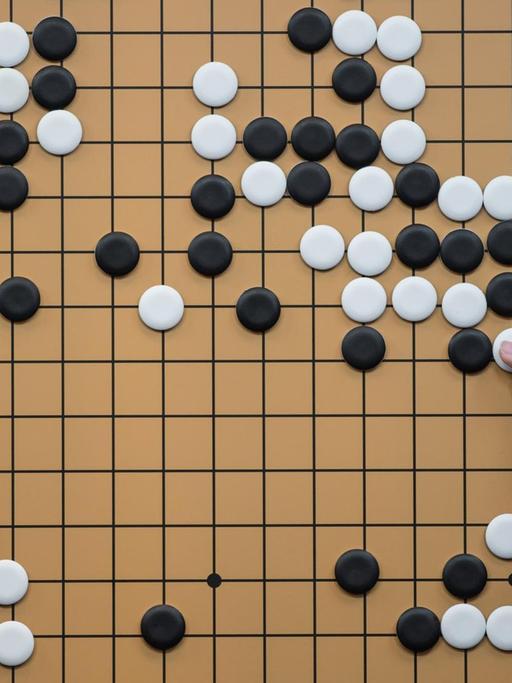 Replik eines Spielstands zwischen dem 'Go'-Spieler Lee Se-Dol und einem von Google entwickelten Supercomputer.