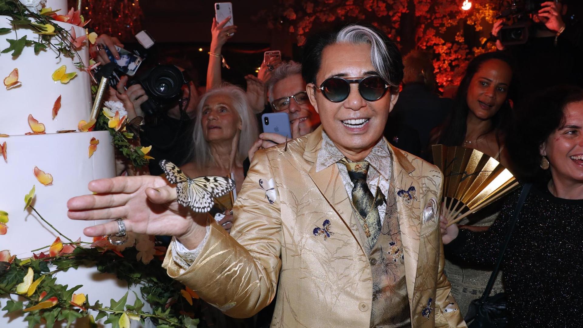 Hier feierte Kenzo Takada seinen 80. Geburtstag in Paris. Hier feierte Kenzo Takada seinen 80. Geburtstag in Paris.