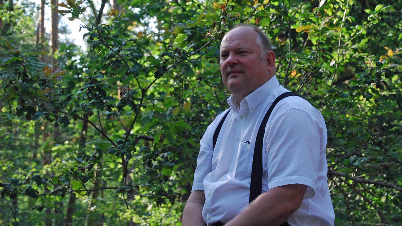 Porträt von Martin Hasselbach im Wald, Förster und Geschäftsführer des Waldbesitzerverbandes Brandenburg Porträt von Martin Hasselbach im Wald, Förster und Geschäftsführer des Waldbesitzerverbandes Brandenburg