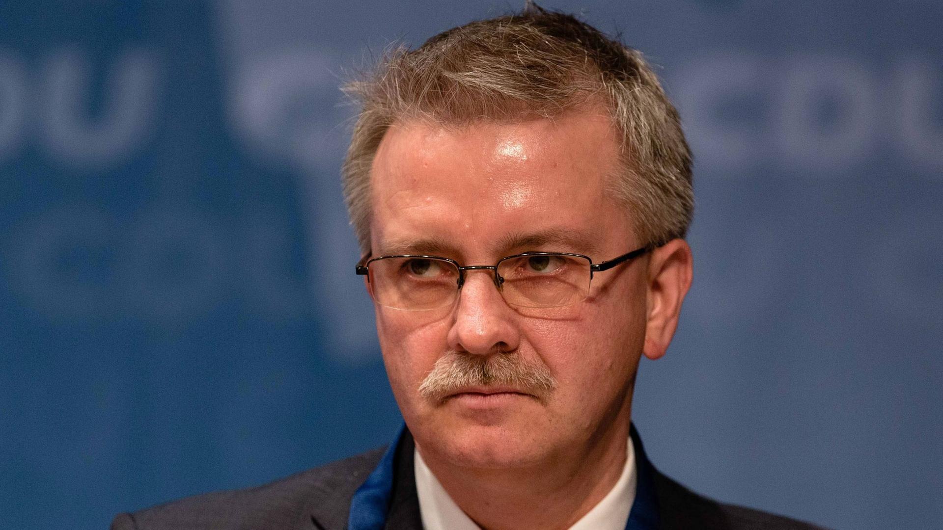 Michael Gahler, sicherheitspolitischer Sprecher der EVP-Fraktion. Michael Gahler, sicherheitspolitischer Sprecher der EVP-Fraktion.