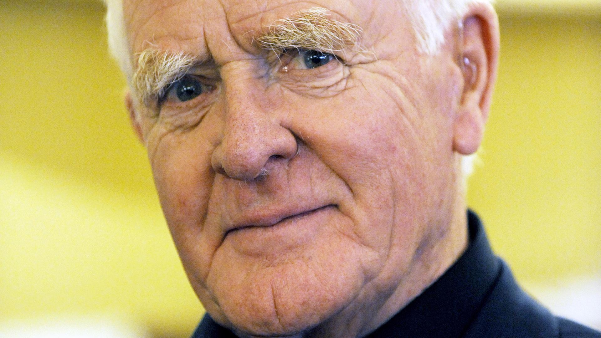 Der britische Schriftsteller John le Carré; Aufnahme vom November 2008 Der britische Schriftsteller John le Carré; Aufnahme vom November 2008