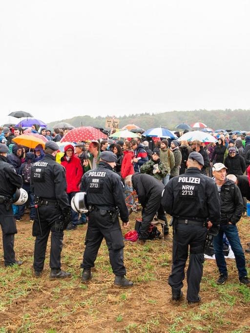 Teilnehmer der Demonstration gegen die Rodung des Hambacher Forsts 823.9.2018).