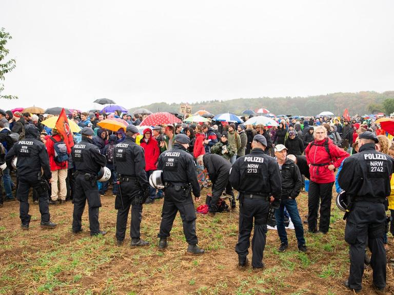 Teilnehmer der Demonstration gegen die Rodung des Hambacher Forsts 823.9.2018).