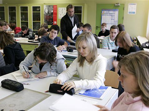 Eine 10. Klasse in Bremen während einer Physikstunde. Eine 10. Klasse in Bremen während einer Physikstunde.