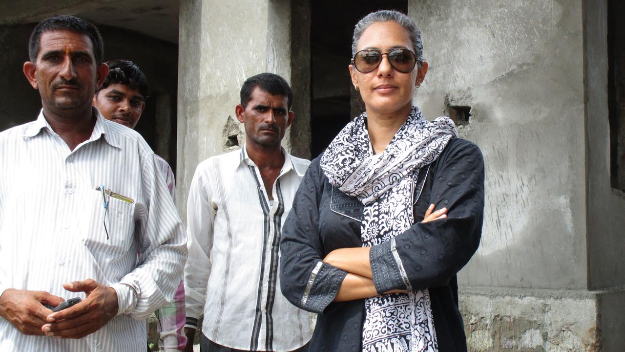 Die Bürgermeisterin des indischen Dorfes Soda, Chhavi Rajawat (r), gab für ihr Amt einen gutbezahlten Job auf. Die Bürgermeisterin des indischen Dorfes Soda, Chhavi Rajawat (r), gab für ihr Amt einen gutbezahlten Job auf.
