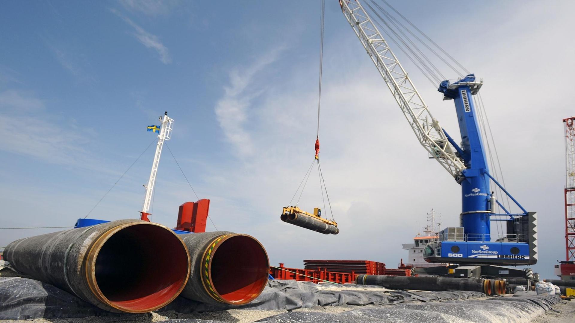 Verlegung der Ostsee-Erdgaspipeline Nord Stream 2 vor der Küste der schwedischen Insel Gotland Verlegung der Ostsee-Erdgaspipeline Nord Stream 2 vor der Küste der schwedischen Insel Gotland