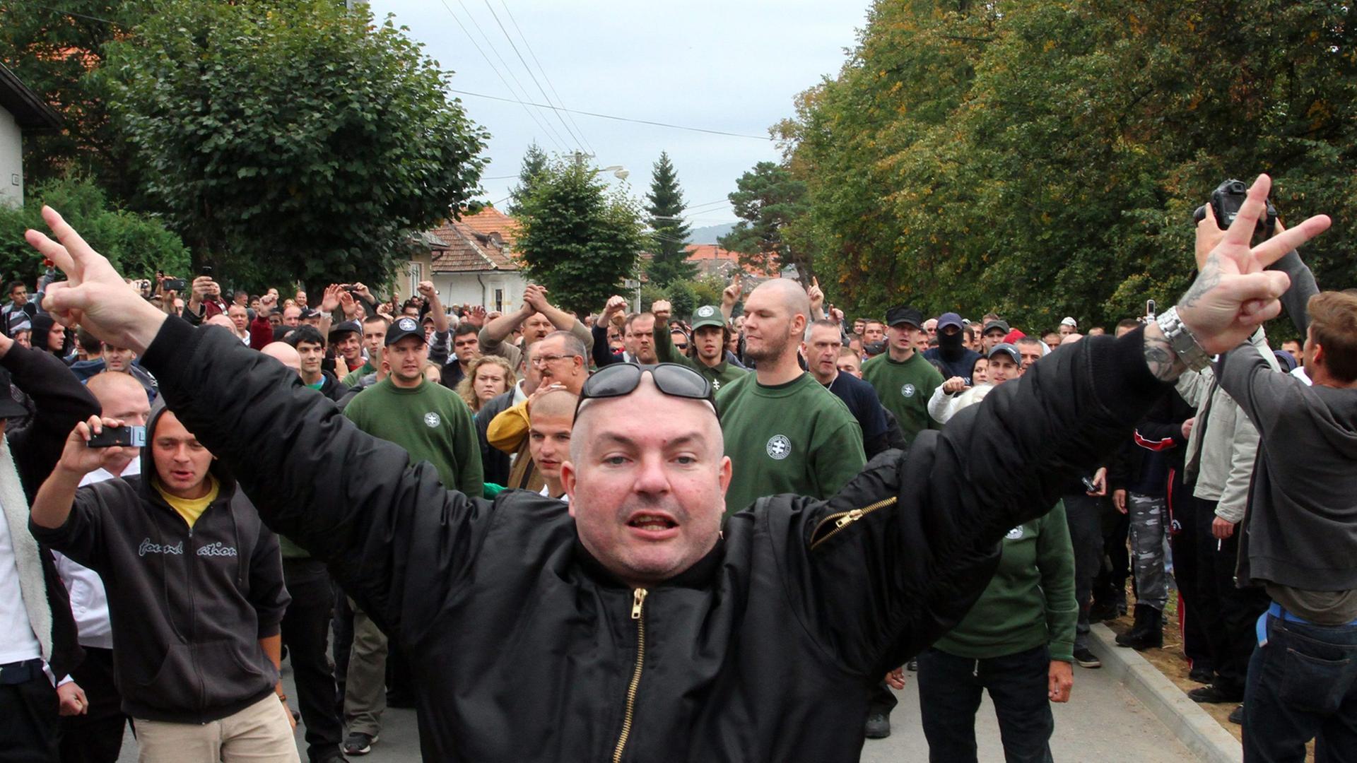 Anhänger des slowakischen Rechtsradikalen Marian Kotleba bei einer Demonstration. Anhänger des slowakischen Rechtsradikalen Marian Kotleba bei einer Demonstration.