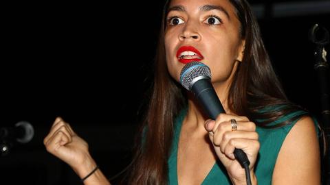Demokratin Alexandria Ocasio-Cortez tritt an in Brooklyn und Queens. Hier bei einem Wahlkampfauftritt.