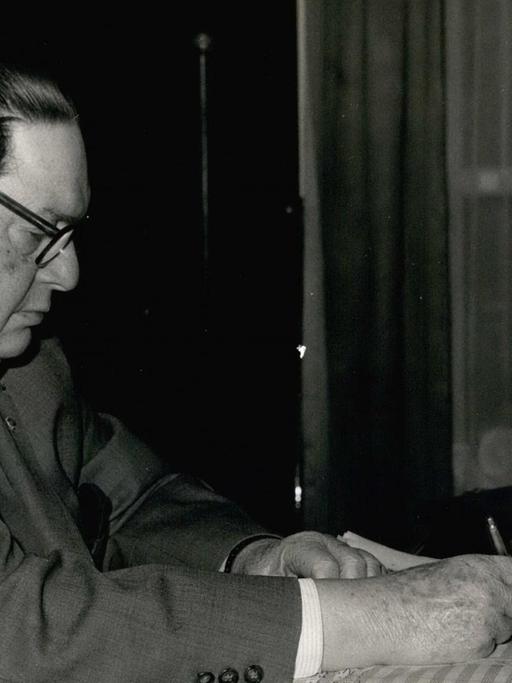 Nicht immer war er am heimischen Schreibtisch anzutreffen: Trotz seiner körperlichen Gebrechen war Darius Milhaud ein unermüdlicher Reisender
