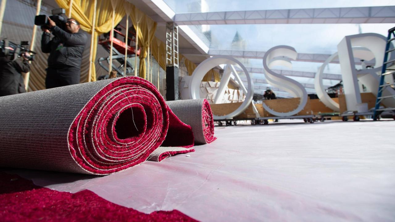 Die Vorbereitungen für die Oscarsverleihung am Dolby Theater in Hollywood. Die Vorbereitungen für die Oscarsverleihung am Dolby Theater in Hollywood.
