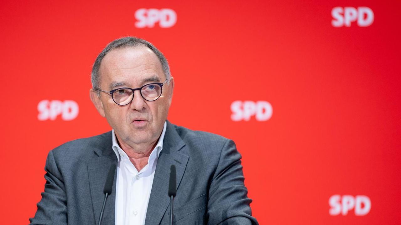 Norbert Walter-Borjans, Bundesvorsitzender der SPD, gibt nach der Sitzung des SPD-Präsidiums eine Pressekonferenz Norbert Walter-Borjans, Bundesvorsitzender der SPD, gibt nach der Sitzung des SPD-Präsidiums eine Pressekonferenz