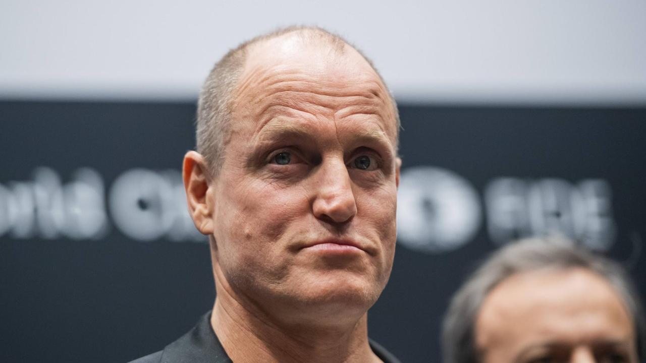 Schauspieler Woody Harrelson beim Besuch der FIDE World Chess Championship 2018 in London. Schauspieler Woody Harrelson beim Besuch der FIDE World Chess Championship 2018 in London.