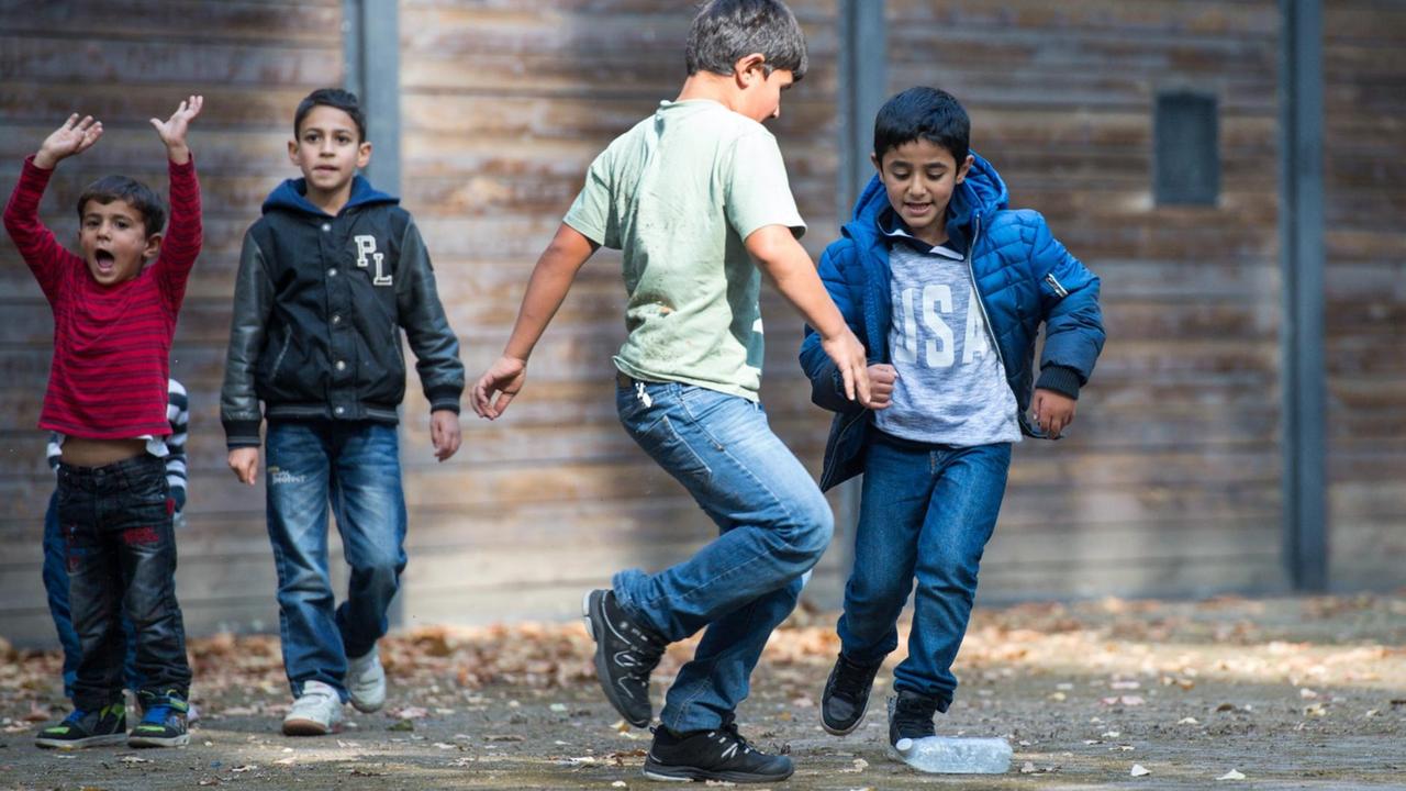 Flüchtlingskinder am 25. September 2015 - Minderjährige sind auf der Flucht besonders gefährdet. Flüchtlingskinder am 25. September 2015 - Minderjährige sind auf der Flucht besonders gefährdet.