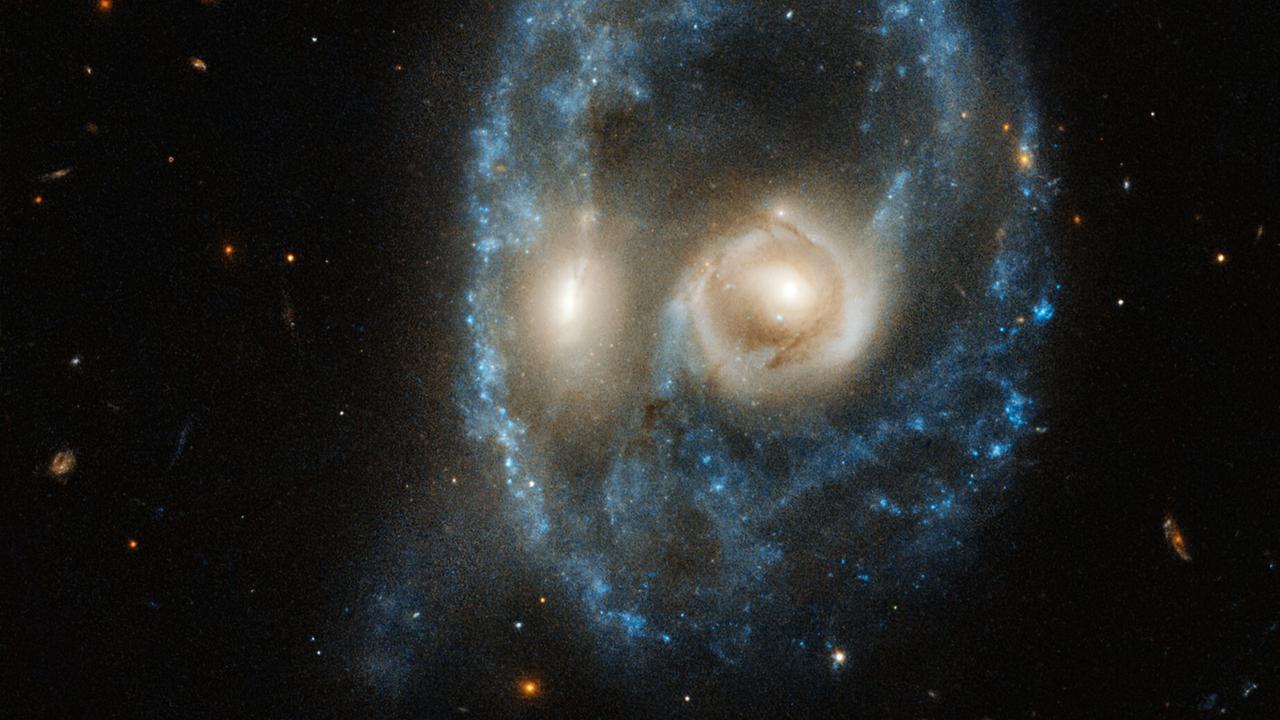 Das Gesicht der kollidierenden Galaxien im Sternbild Schütze Das Gesicht der kollidierenden Galaxien im Sternbild Schütze