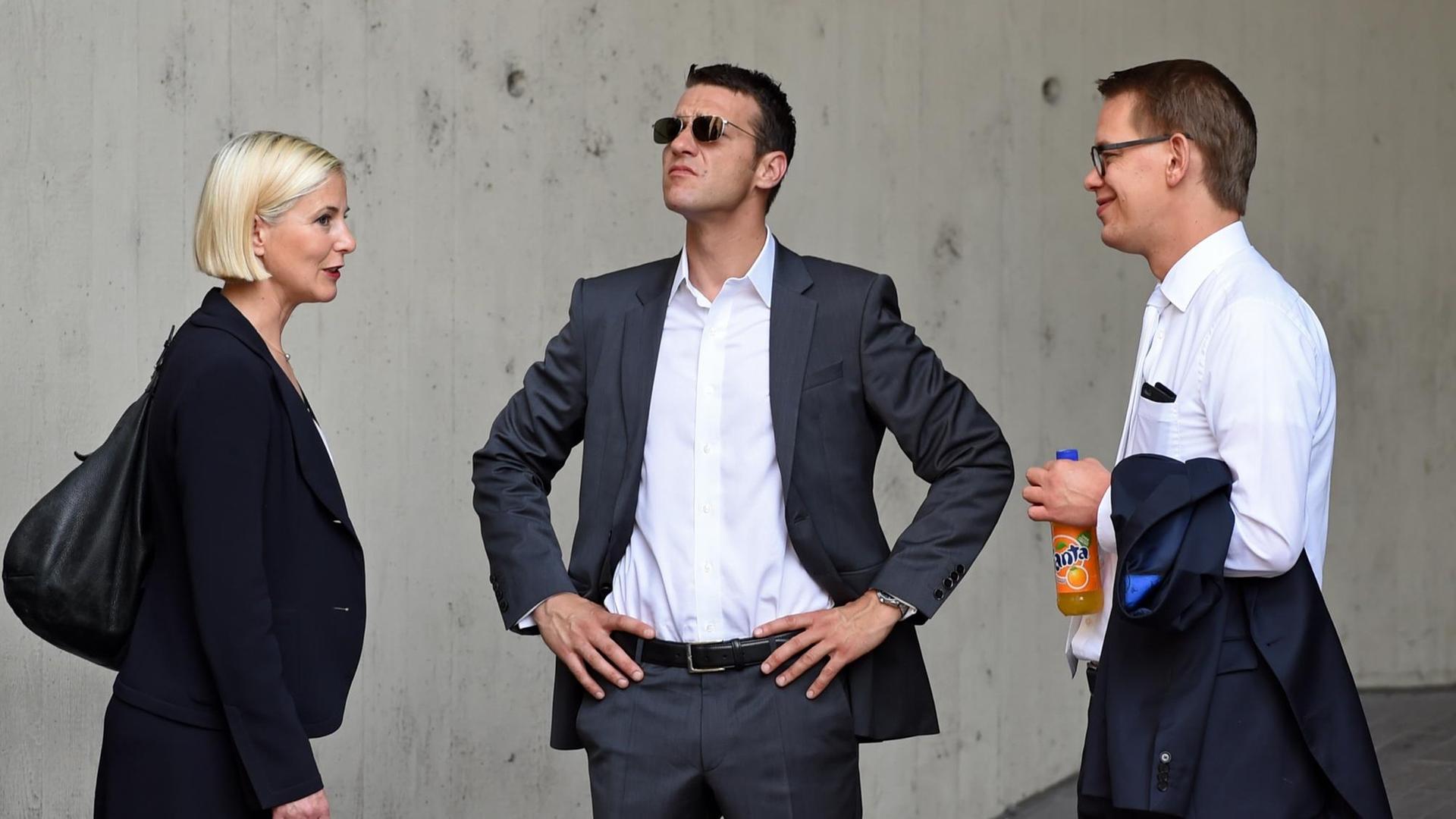 Die Anwälte im NSU-Prozess Anja Sturm, Wolfgang Stahl und Wolfgang Heer. Die Anwälte im NSU-Prozess Anja Sturm, Wolfgang Stahl und Wolfgang Heer.