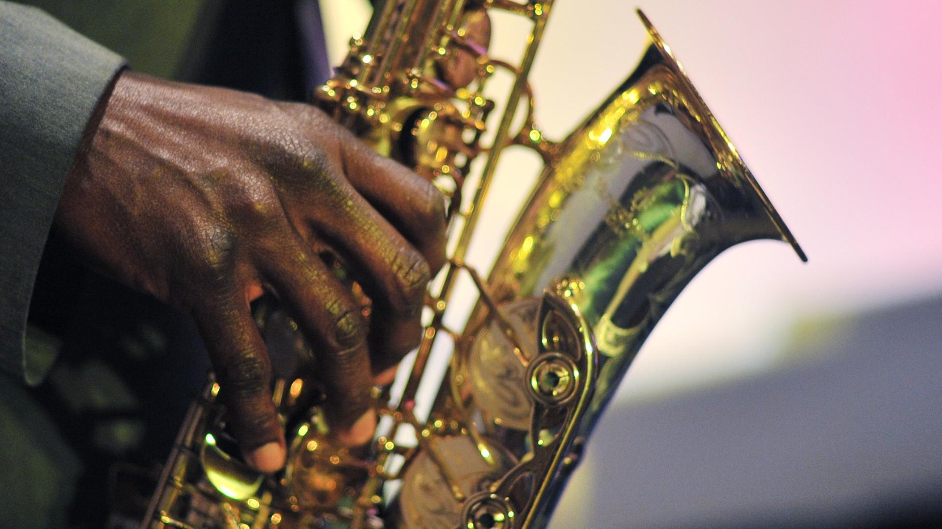 Ein Saxofonspieler. Ein Saxofonspieler.