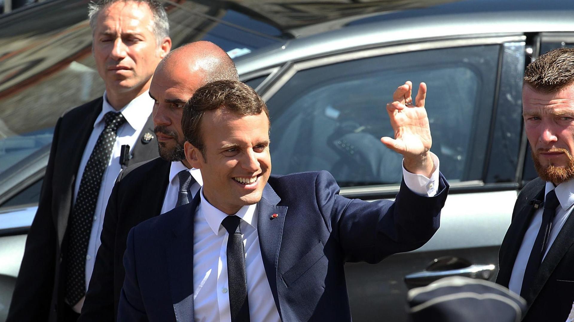 Das Lager des französischen Präsidenten Emmanuel Macron hat die erste Runde der Parlamentswahl klar gewonnen. Das Lager des französischen Präsidenten Emmanuel Macron hat die erste Runde der Parlamentswahl klar gewonnen.
