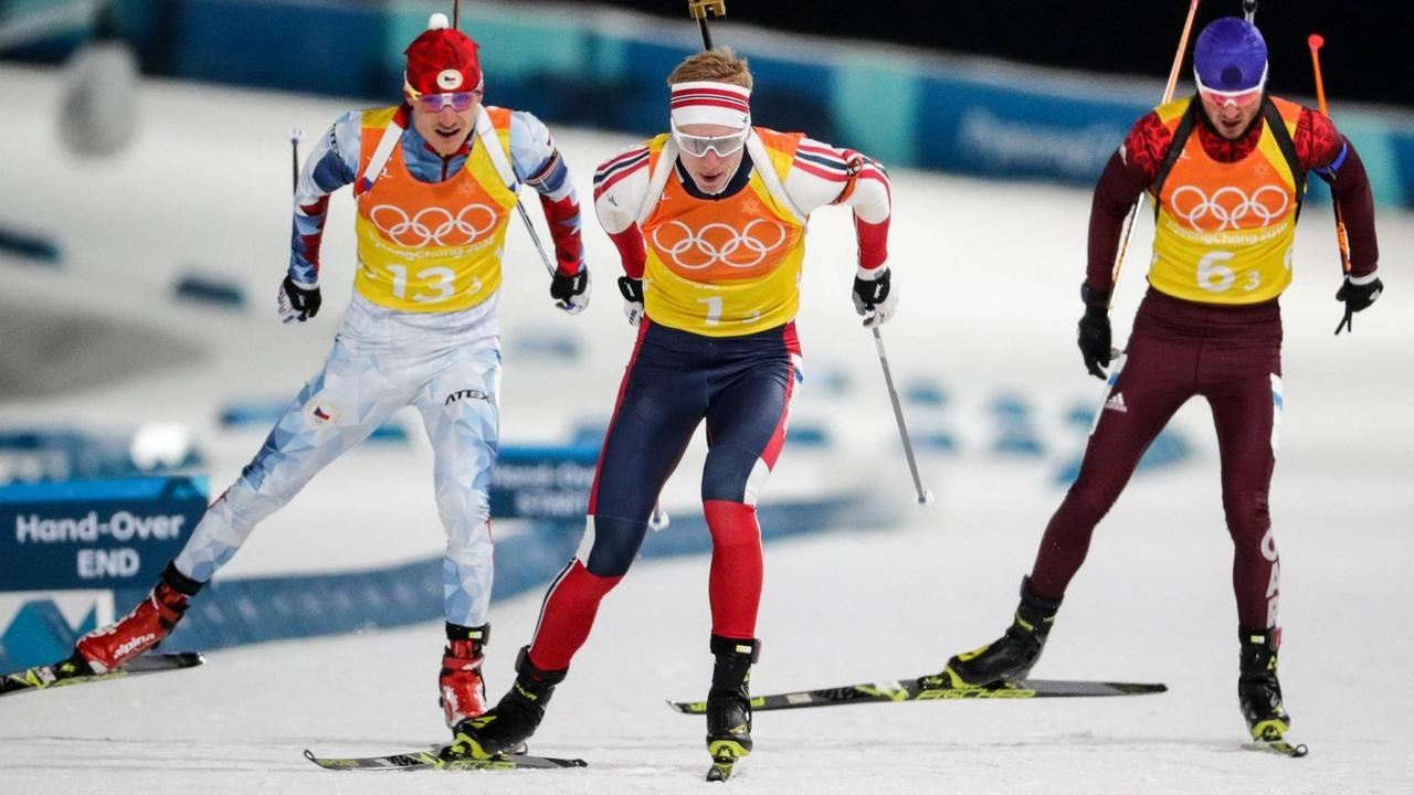 Die Biathleten Ondrej Moravec, der Norweger Johannes Thingnes Boe und Anton Babikov bei den Olympischen Spielen in Südkorea. Die Biathleten Ondrej Moravec, der Norweger Johannes Thingnes Boe und Anton Babikov bei den Olympischen Spielen in Südkorea.