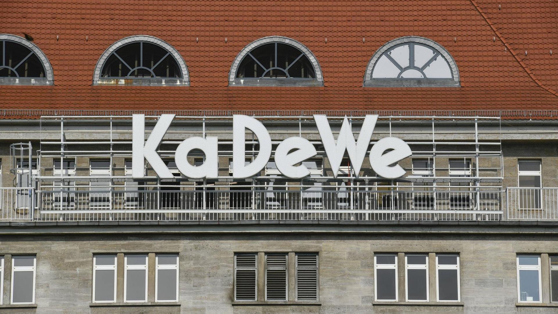 Logo, KaDeWe, Tauentzienstraße, Schoeneberg, Berlin, Deutschland *** Logo KaDeWe Tauentzienstraße Schoeneberg Berlin Germany Logo, KaDeWe, Tauentzienstraße, Schoeneberg, Berlin, Deutschland *** Logo KaDeWe Tauentzienstraße Schoeneberg Berlin Germany