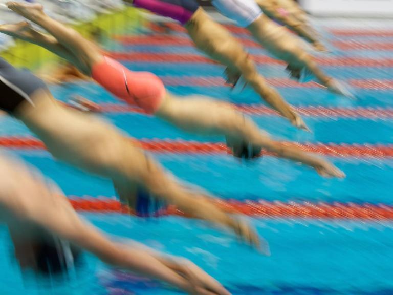 Schwimmer beim Start