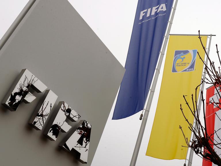 Das FIFA-Logo der Zentrale in Zürich/Schweiz.