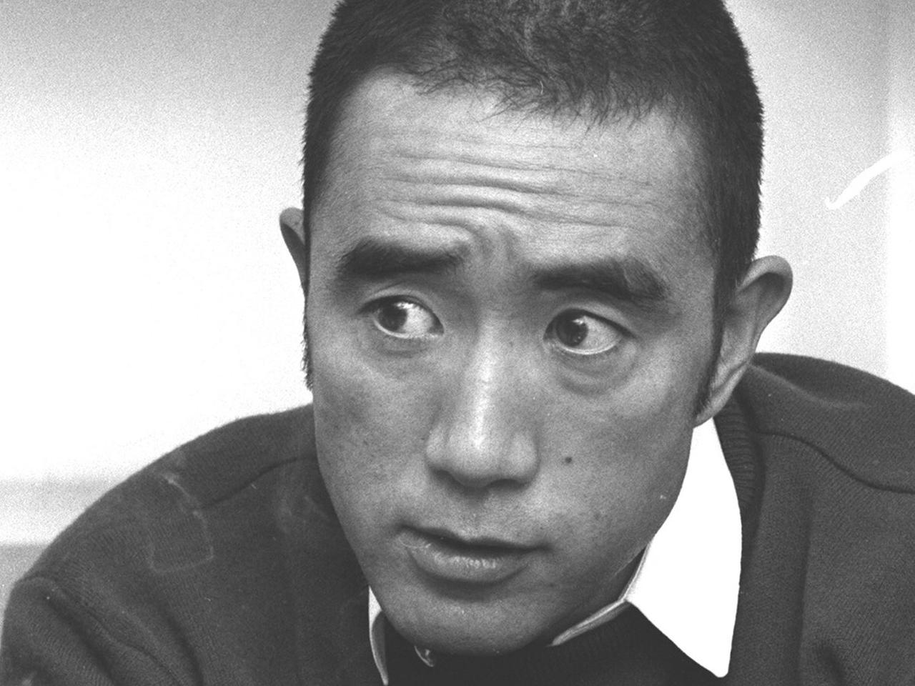 Der japanische Schriftsteller Mishima Yukio (1925-1970) im Jahr 1968.
Der japanische Schriftsteller Mishima Yukio (1925-1970) im Jahr 1968.