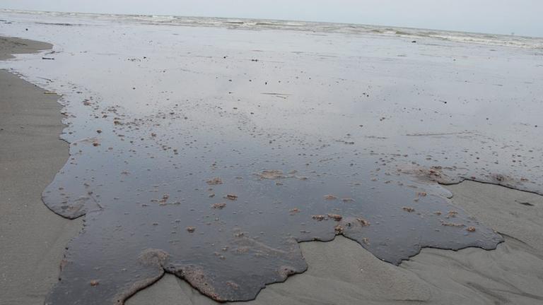 Im Zuge der Explosion der Bohrplattform Deep Water Horizon ausgetretenes Öl. Im Zuge der Explosion der Bohrplattform Deep Water Horizon ausgetretenes Öl.