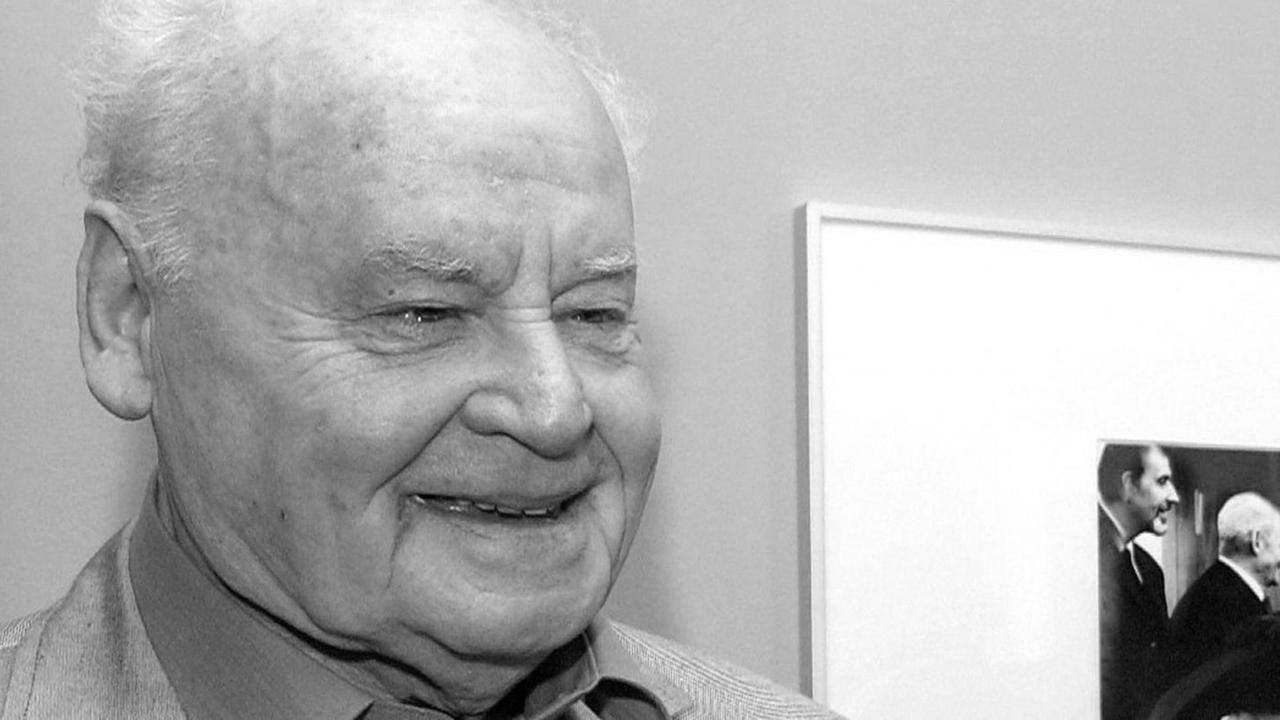 Der Fotografen Stefan Moses ist bei eine Ausstellung mit seinen Fotografien im Willy-Brand-Haus ausgestellt sind. Zum 75. Geburtstag von Moses wird in der SPD-Zentrale eine Retrospektive des in Schlesien geborenen Fotografen gezeigt. Der Fotografen Stefan Moses ist bei eine Ausstellung mit seinen Fotografien im Willy-Brand-Haus ausgestellt sind. Zum 75. Geburtstag von Moses wird in der SPD-Zentrale eine Retrospektive des in Schlesien geborenen Fotografen gezeigt.