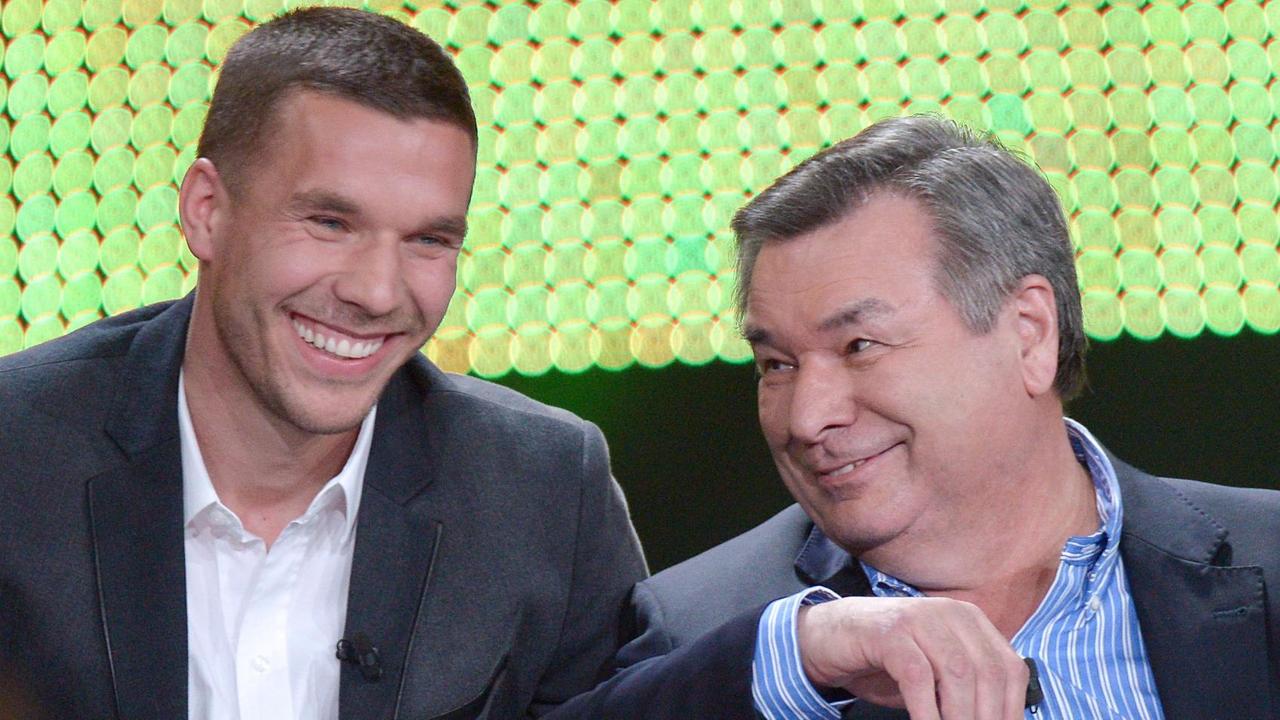 Der Fußballer Lukas Podolski (l) und der Journalist Waldemar Hartmann, hier beim RTL-Jahresrückblick "Menschen, Bilder, Emotionen" 2013 Der Fußballer Lukas Podolski (l) und der Journalist Waldemar Hartmann, hier beim RTL-Jahresrückblick "Menschen, Bilder, Emotionen" 2013