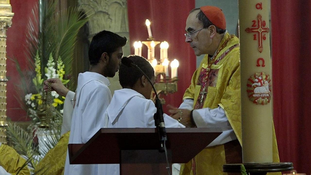 ©PHOTOPQR/LE PARISIEN ; Cardinal Barbarin dans la basilique d'Argenteuil dimanche 27 mars 2016 pour la messe célébrant Pâques (Capture de ma vidéo) ©A LADET - ARGENTEUIL 27/03/2016 Easter mass at Argenteuil Basilica celebrated by CardinalBarbarin. -Barbarin, quoting PopeFrancis, said on March 23 he was obliged to assume all the evil committed by some priests and personally apologise for the damage they have caused by sexually abusing children. ©PHOTOPQR/LE PARISIEN ; Cardinal Barbarin dans la basilique d'Argenteuil dimanche 27 mars 2016 pour la messe célébrant Pâques (Capture de ma vidéo) ©A LADET - ARGENTEUIL 27/03/2016 Easter mass at Argenteuil Basilica celebrated by CardinalBarbarin. -Barbarin, quoting PopeFrancis, said on March 23 he was obliged to assume all the evil committed by some priests and personally apologise for the damage they have caused by sexually abusing children.