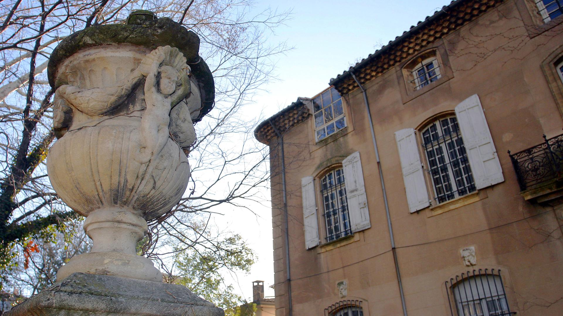 Paul Cezannes Elternhaus "Le Jas de Boufan" im südfranzösischen Aix-en-Provence, wo der impressionistische Malter 40 Jahre lang lebte. Paul Cezannes Elternhaus "Le Jas de Boufan" im südfranzösischen Aix-en-Provence, wo der impressionistische Malter 40 Jahre lang lebte.