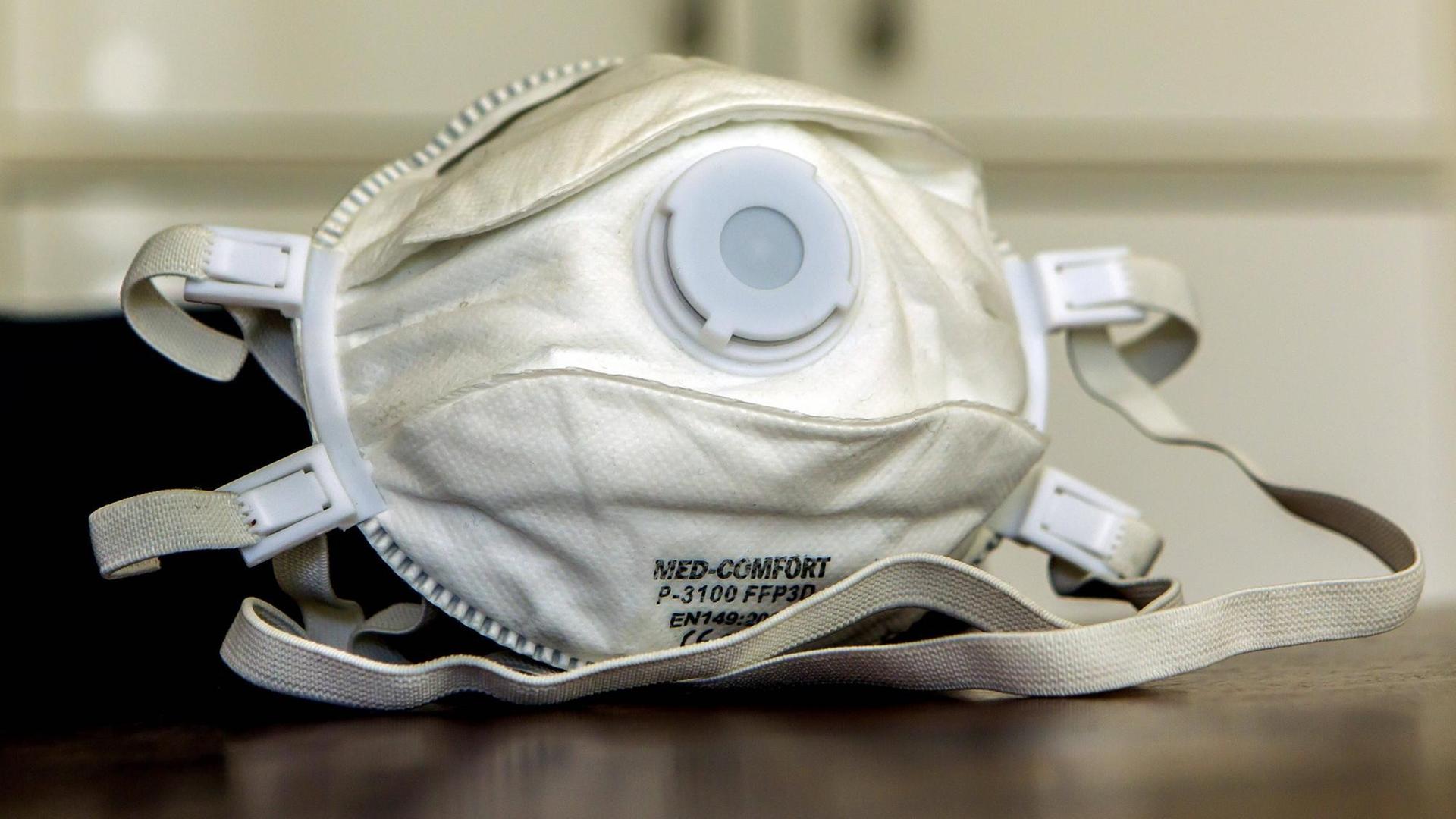 Eine getragene FFP3-Maske Eine getragene FFP3-Maske