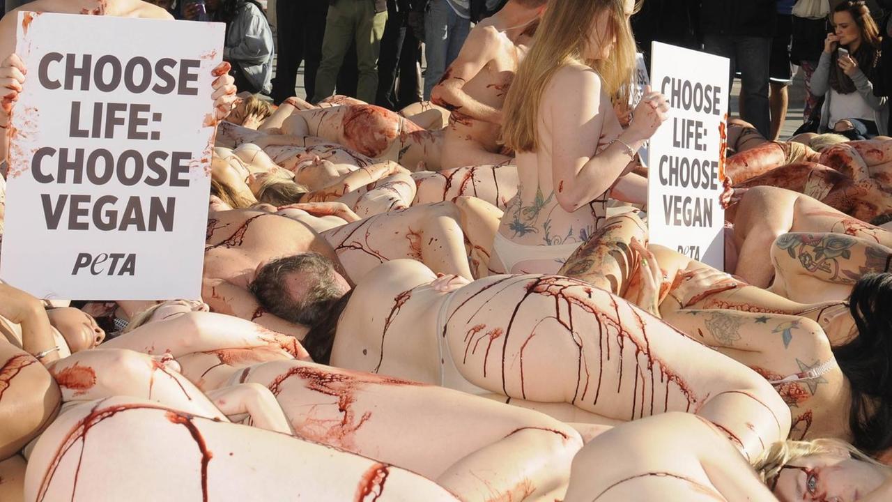 Proteste der Tierschutzorganisation PETA in London anlässlich des internationalen Tags des Veganismus.