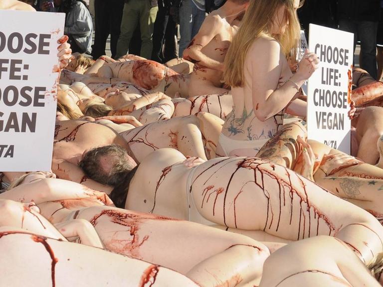 Proteste der Tierschutzorganisation PETA in London anlässlich des des internationalen Tags des Veganismus.