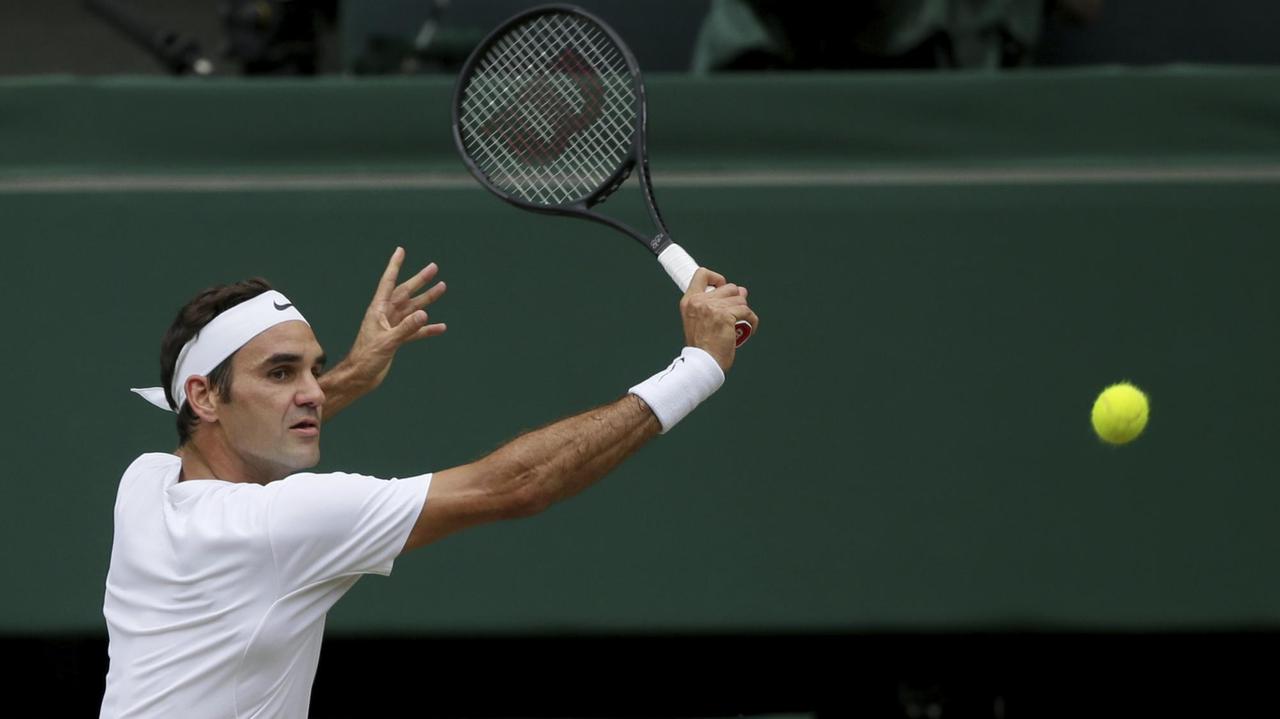 Der Tennisspieler Roger Federer während des Finales von Wimbledon gegen Marin Cilic.
Der Tennisspieler Roger Federer während des Finales von Wimbledon gegen Marin Cilic.