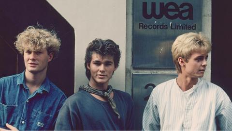 Das Foto zeigt die Mitglieder der norwegischen Band A-ha in den 1980er-Jahren.