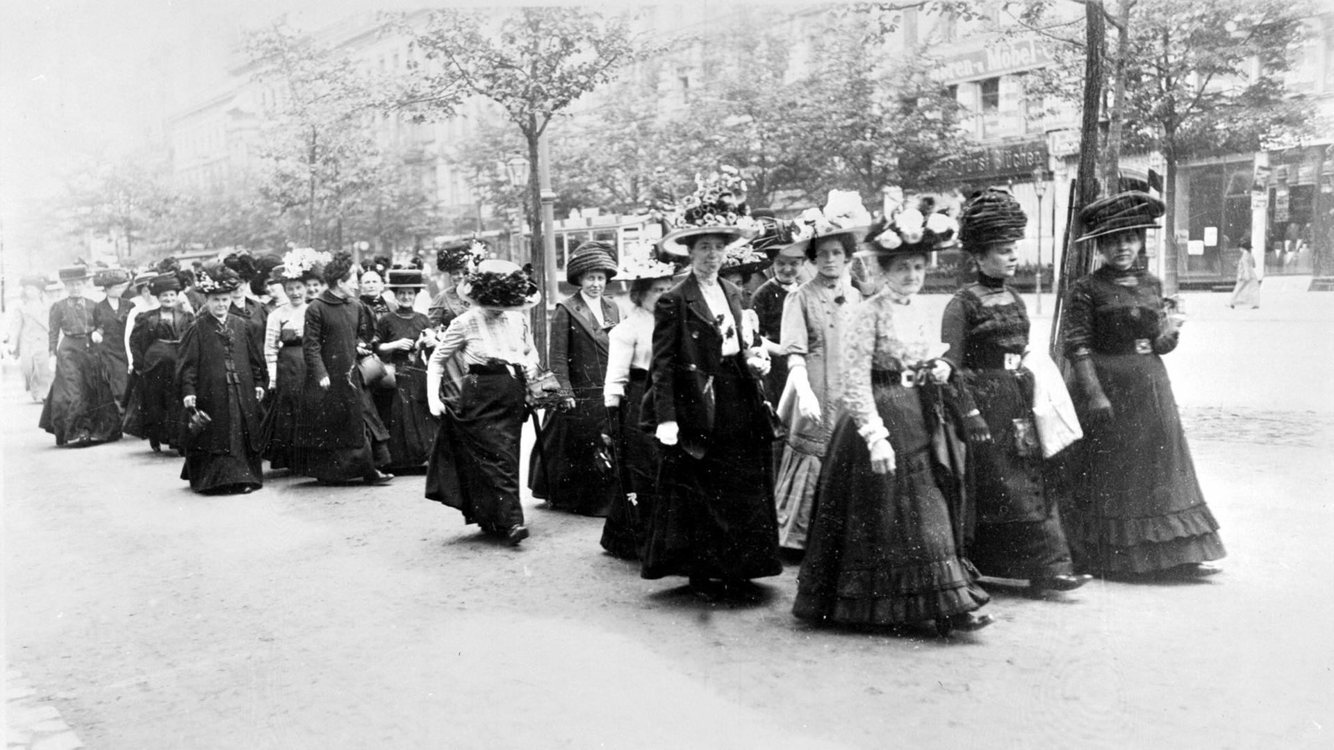 Demonstration für das Frauenwahlrecht in Berlin, 12. Mai 1912