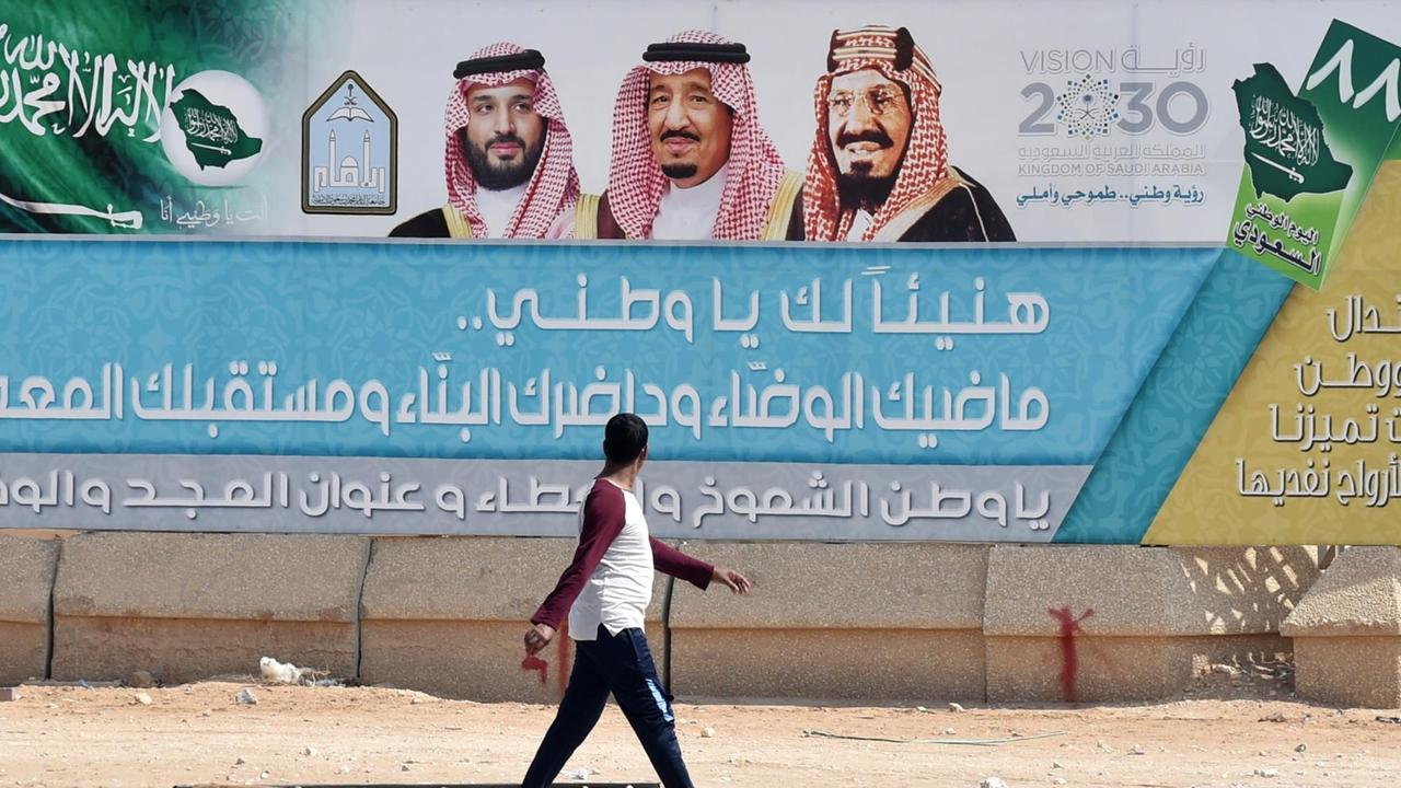 Plakete in Riad, Saudi Arabien mit: König Salman bin Abdulazziz, Kronzprinz Mohammed bin Salman, und dem Gründer des Königsreichs Abdulazziz al-Saudm am 18. Oktober 2018