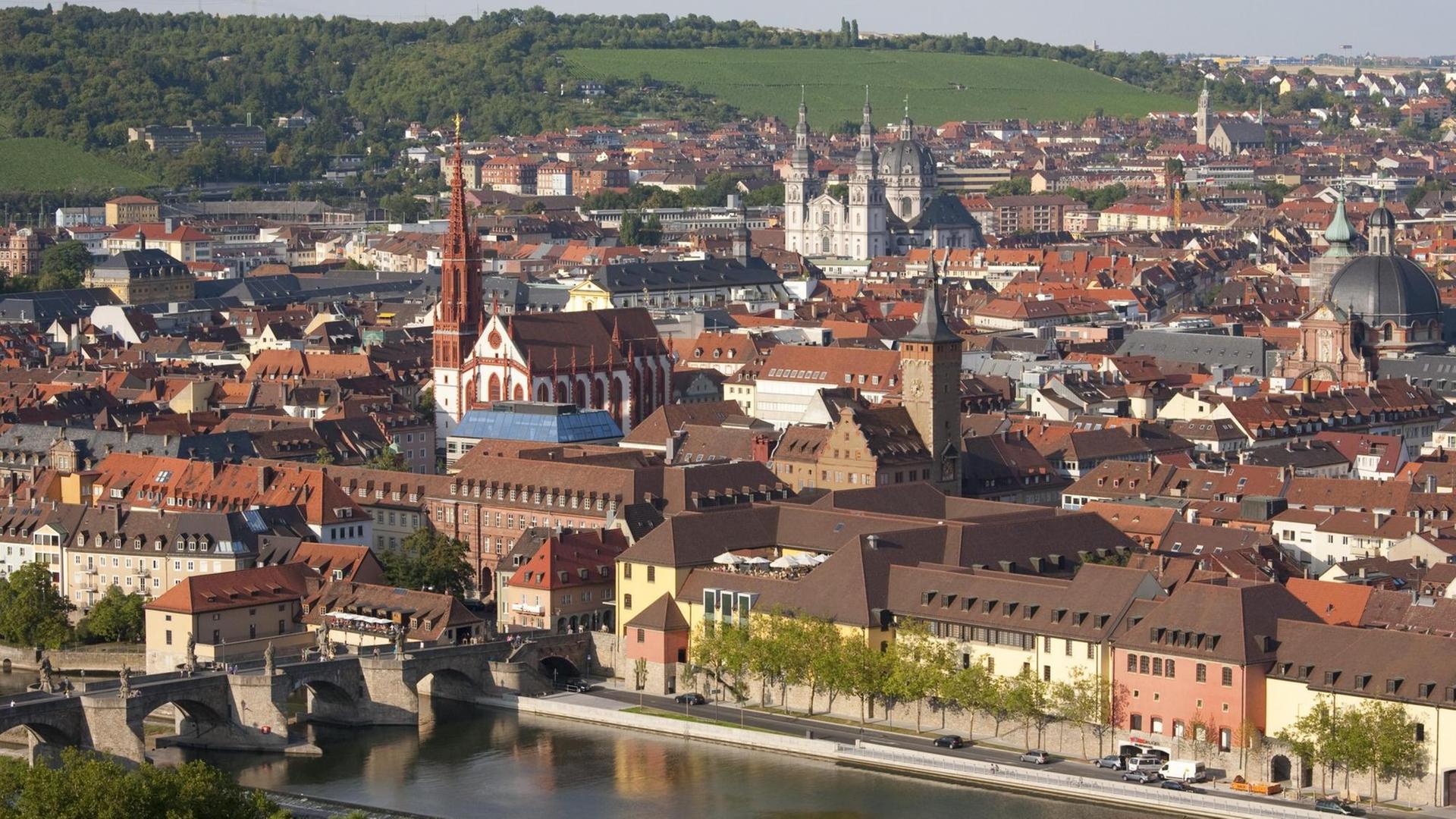 Blick von der Festung Marienburg auf Würzburg, Fluss Main, Alte Mainbrücke, Blick von der Festung Marienburg auf Würzburg, Fluss Main, Alte Mainbrücke,