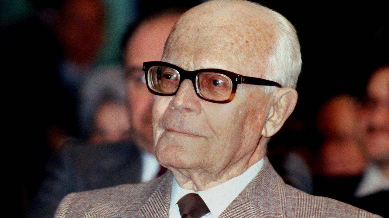 Der italienische Politiker Sandro Pertini, Sozialist, Präsident der Republik Italien von 1978 - 1985. Undatierte Aufnahme. | Der italienische Politiker Sandro Pertini, Sozialist, Präsident der Republik Italien von 1978 - 1985. Undatierte Aufnahme. |