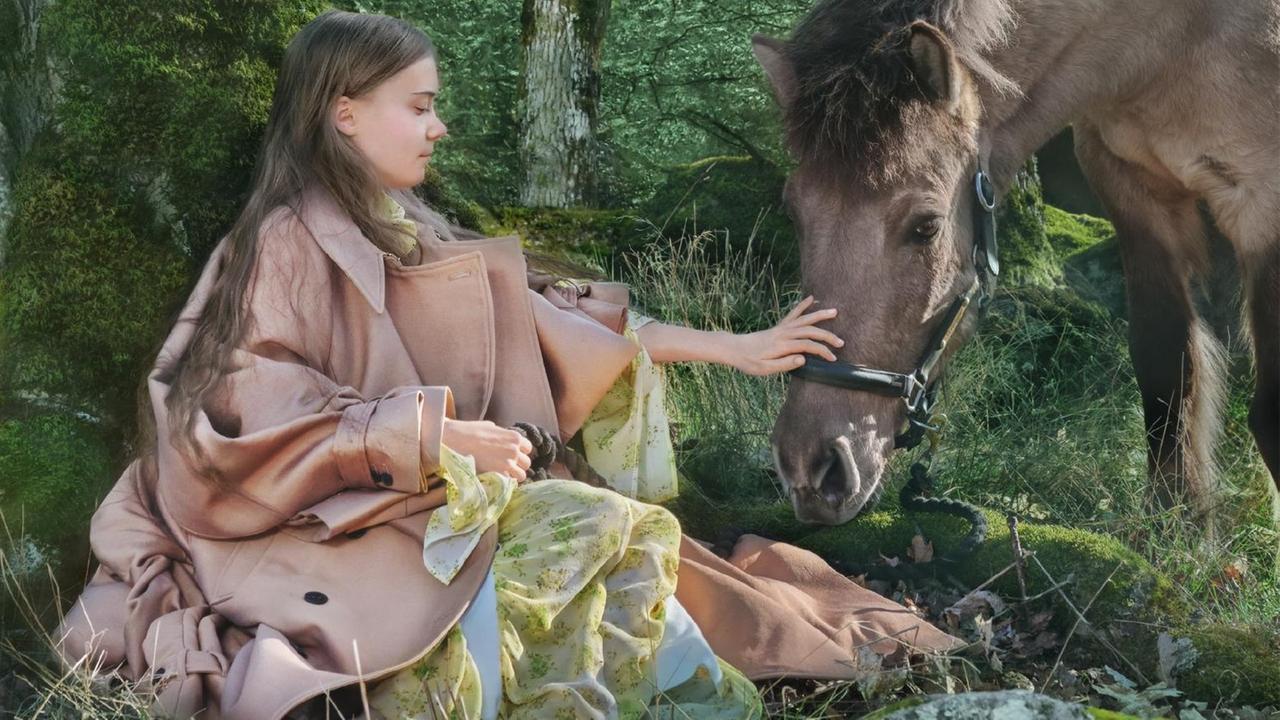 Greta Thunberg mit einem Pferd auf dem Titel von der "Vogue".