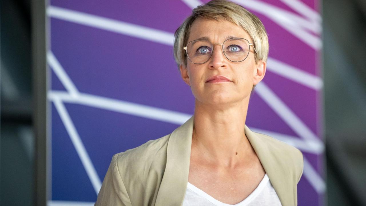 Nadine Schön (CDU), Fraktionsvize, spricht bei einem Pressestatement vor Beginn der Sitzung der CDU/CSU Bundestagsfraktion. Nadine Schön (CDU), Fraktionsvize, spricht bei einem Pressestatement vor Beginn der Sitzung der CDU/CSU Bundestagsfraktion.