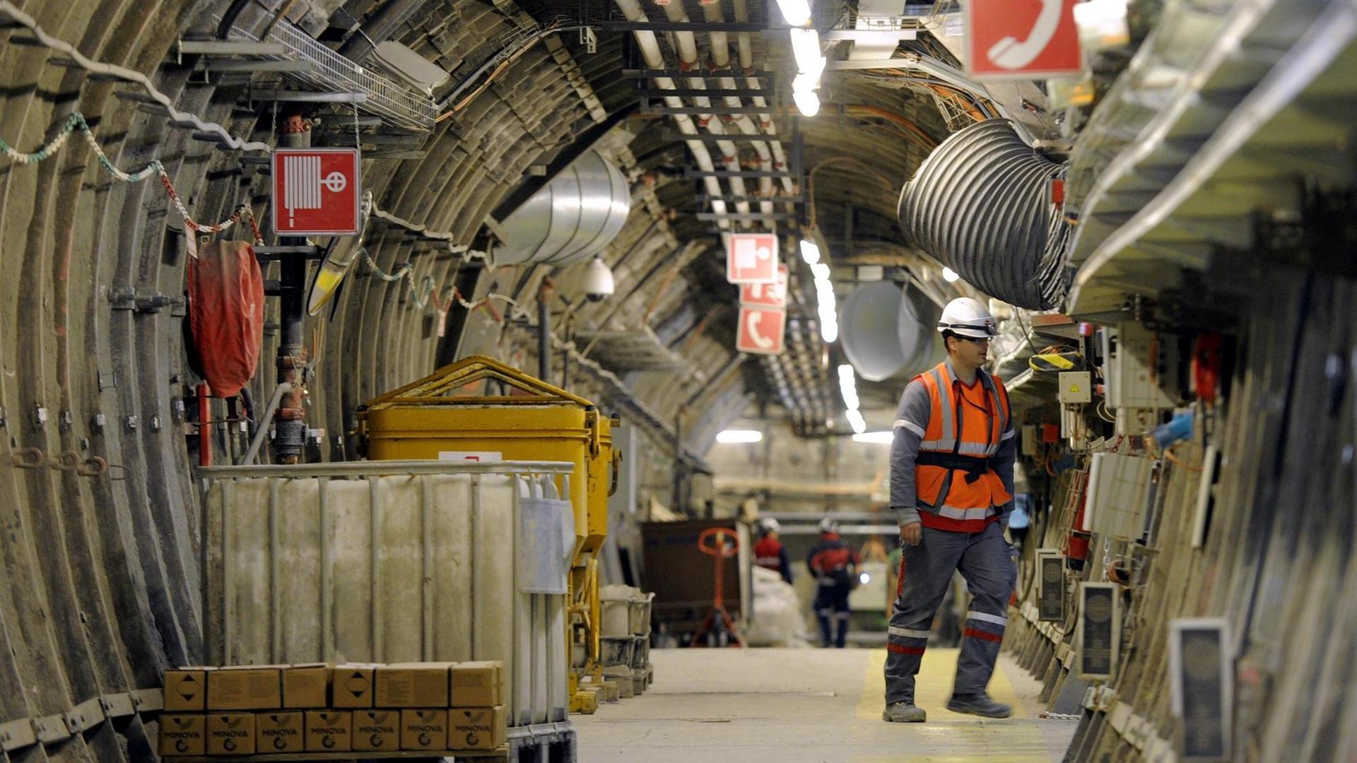 Ansicht der unterirdischen Tunnel im Endlager. Ansicht der unterirdischen Tunnel im Endlager.