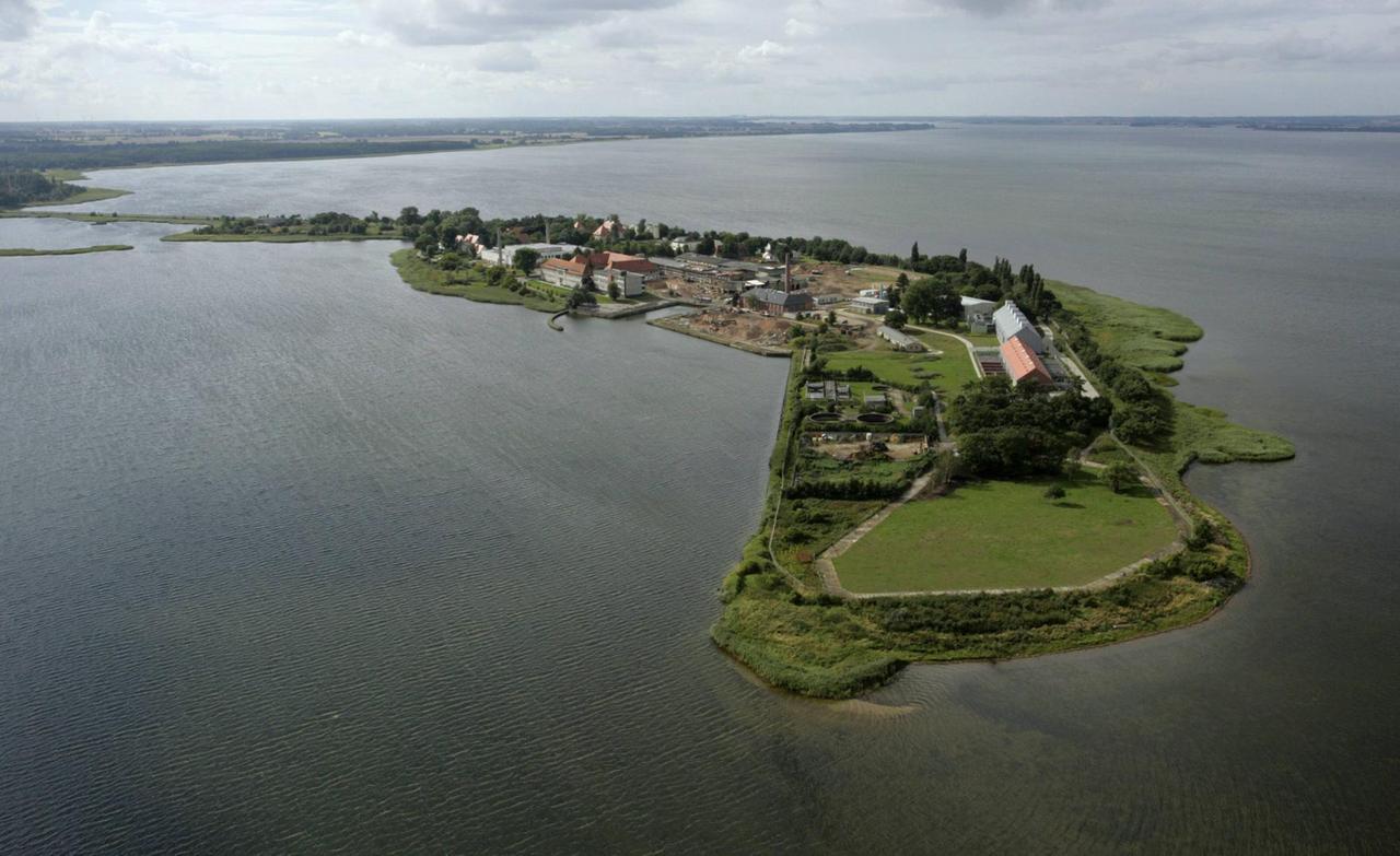Luftaufnahme der Insel Riems mit dem Friedrich-Loeffler-Institut 