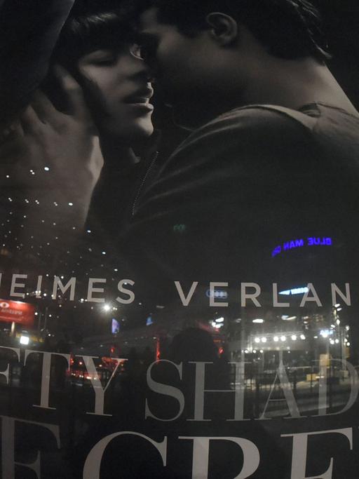 Filmplakat zur Premiere von "Fifty Shades of Grey" in Berlin