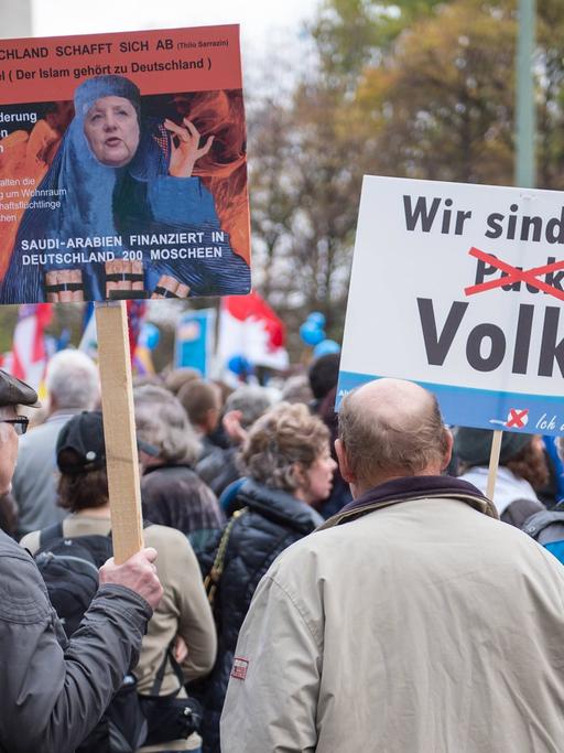 Bis zu 2500 Anhänger der Alternative für Deutschland (AfD) bei einer Demonstration in Berlin