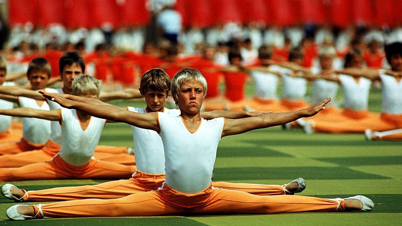 Junge Turner bei ihrem Auftritt 1983. Junge Turner bei ihrem Auftritt 1983.