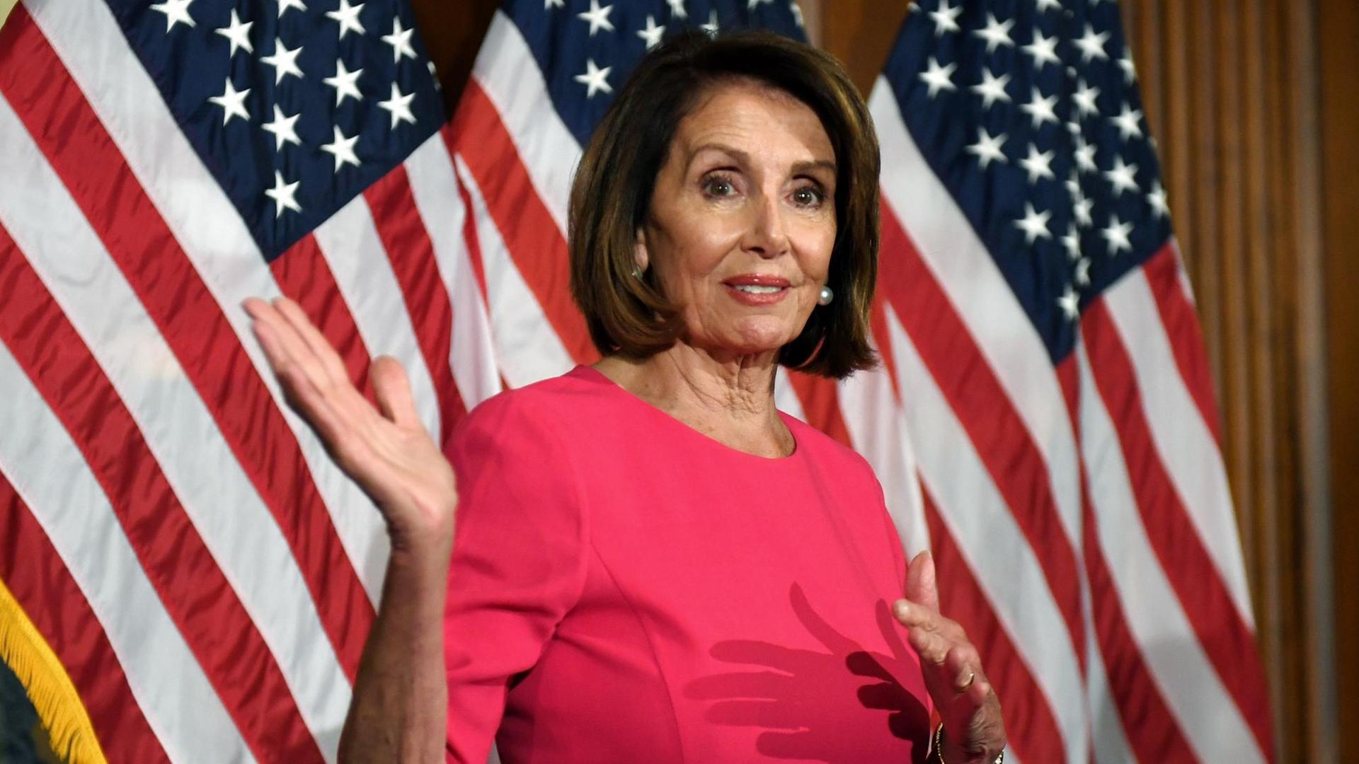Nancy Pelosi nach ihrer Wahl zur Vorsitzenden des US-Abgeordnetenhauses am 3. Januar 2019 Nancy Pelosi nach ihrer Wahl zur Vorsitzenden des US-Abgeordnetenhauses am 3. Januar 2019