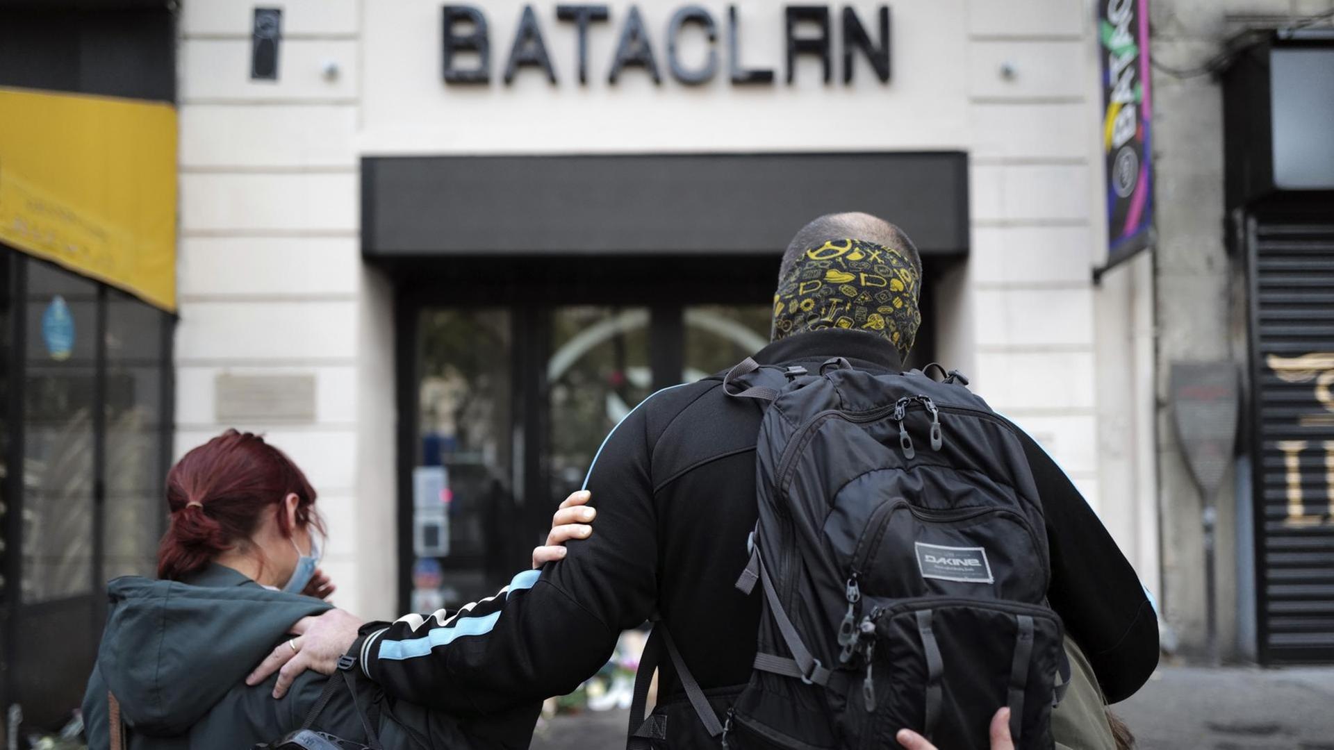 Gedenken an die Opfer des Bataclan-Anschlags (AP Photo/Francois Mori)