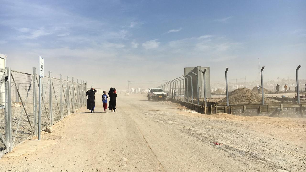 Flüchtlingslager nahe der Stadt Mossul im Irak. Flüchtlingslager nahe der Stadt Mossul im Irak.